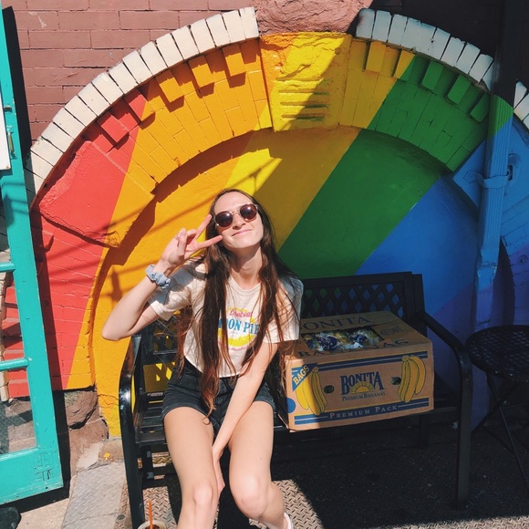 Meet your Posher, Sarina - Picture 1 of 1